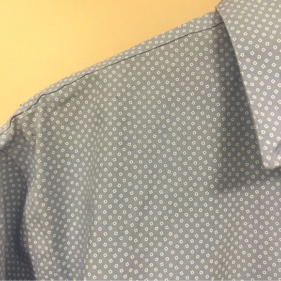 Banana Republic light blue patterned button down L - Picture 2 of 6